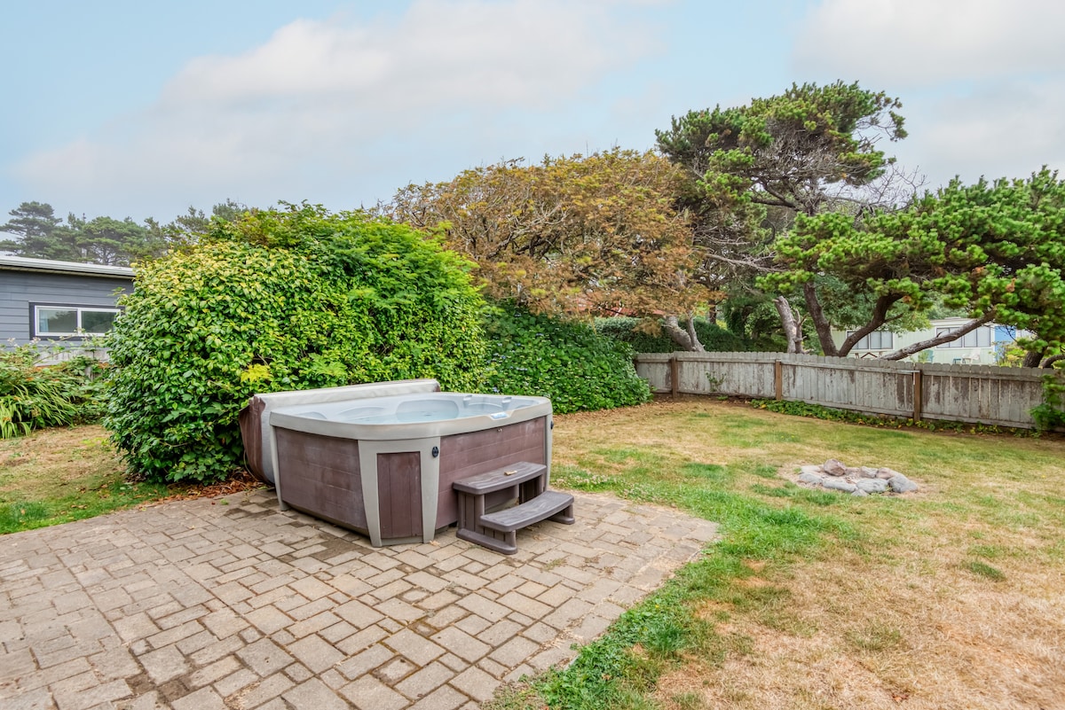 Oceanview Deck|Fenced Yard|Fire Pit|Hot Tub