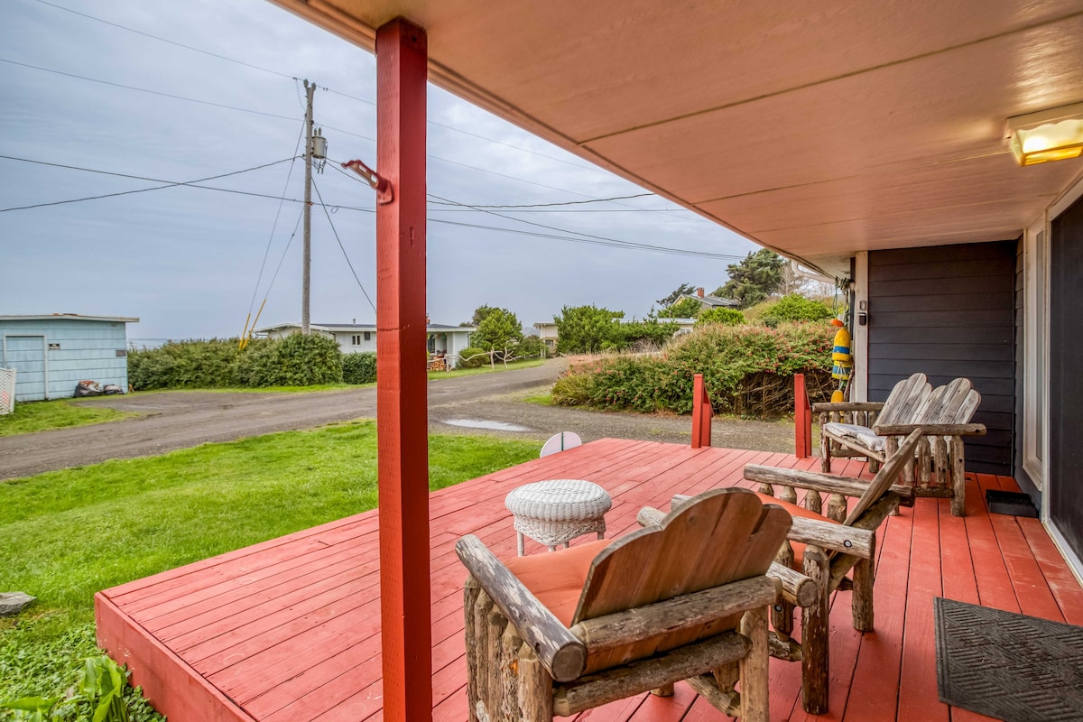 Oceanview Deck|Fenced Yard|Fire Pit|Hot Tub
