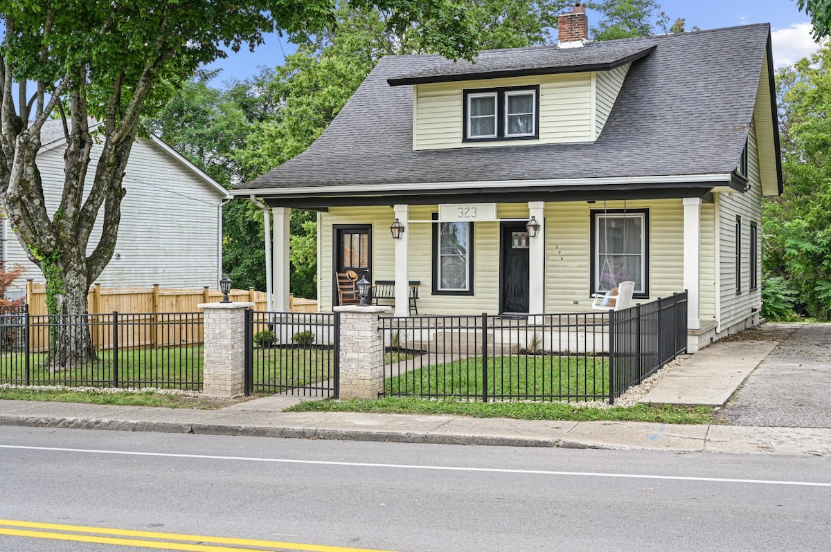 Bungalow on Main - Near Ark!