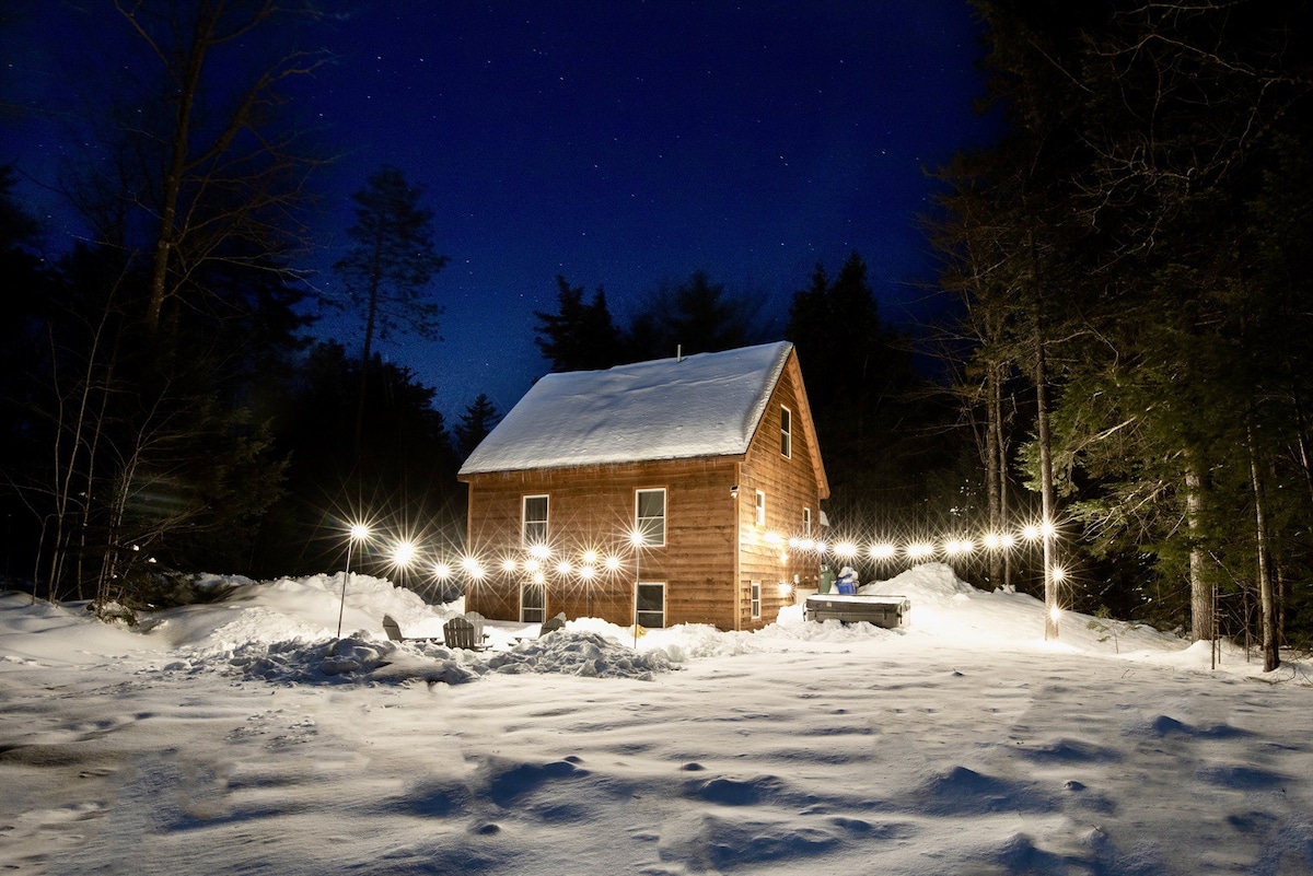 Ski Chalet 12min to SundayRiver!NEW Hottub/Firepit