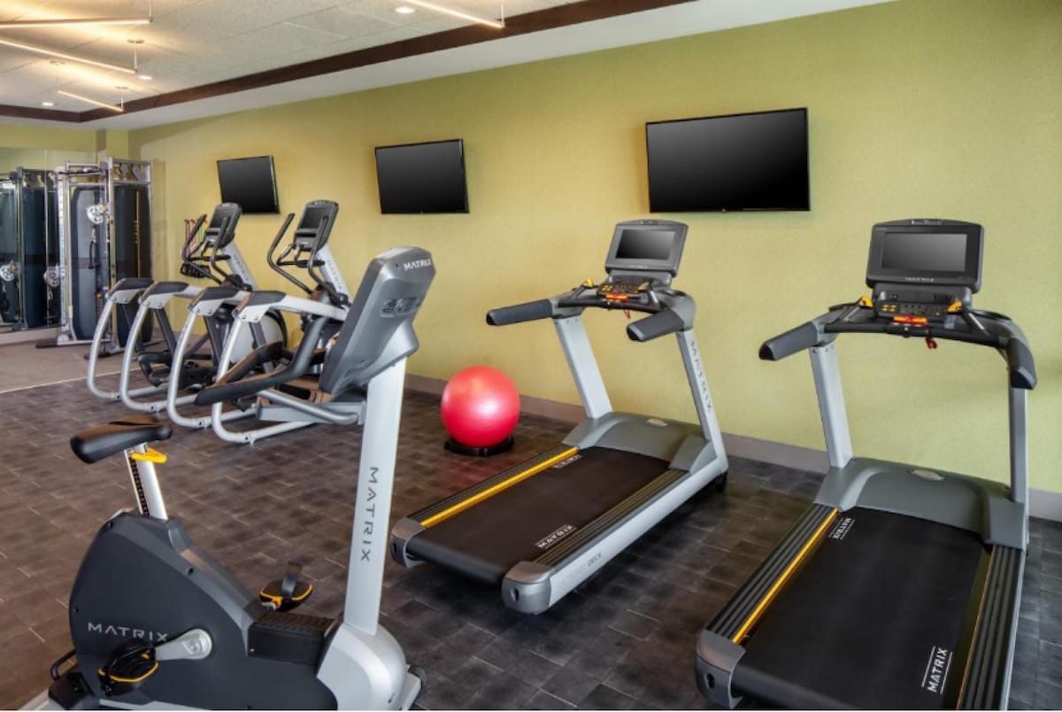 NYC Retreat l Gym. Terrace. Free Airport Shuttle.