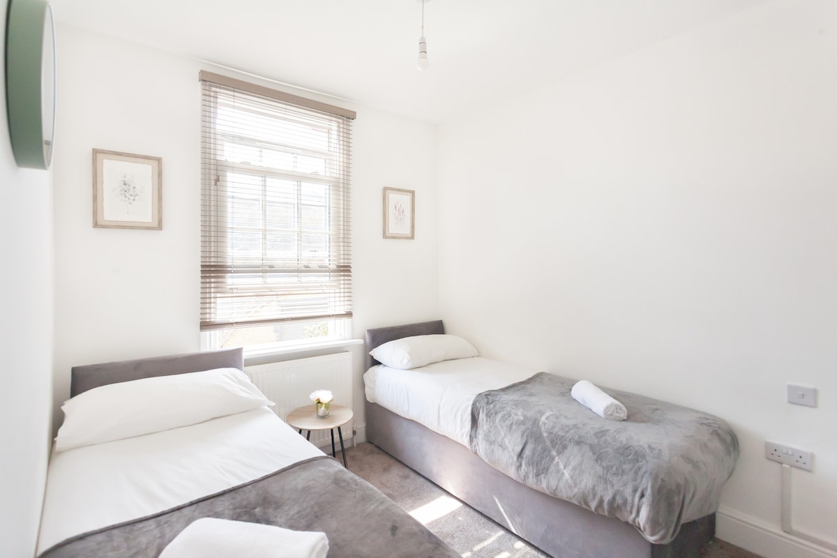 Beautiful Twin Room Next To Camden Station
