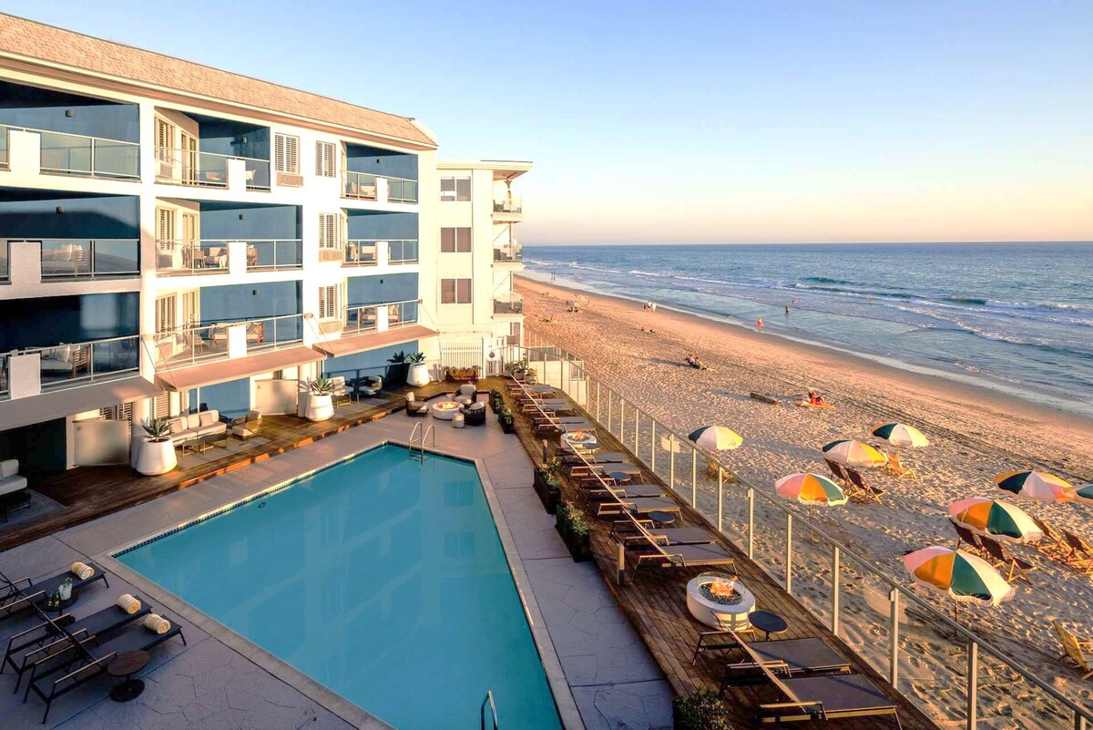 Beachfront Hotel! 2 Comfortable Units, Onsite Pool