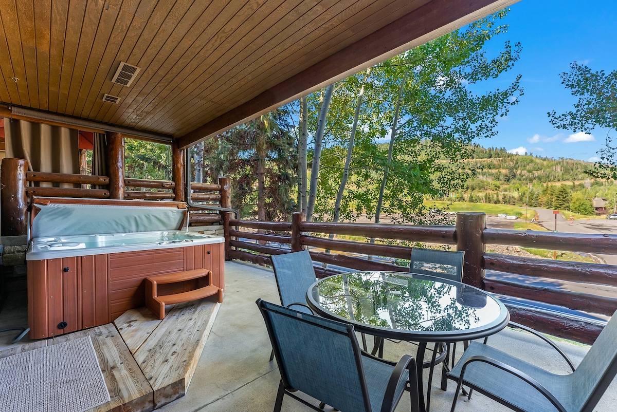 Deer Valley, Luxury 2BR, Hot tub, walk to lift