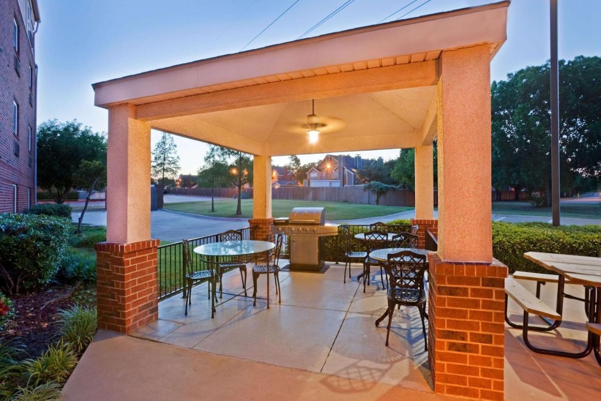 Three Pet-friendly Units, Close to Six Flags!