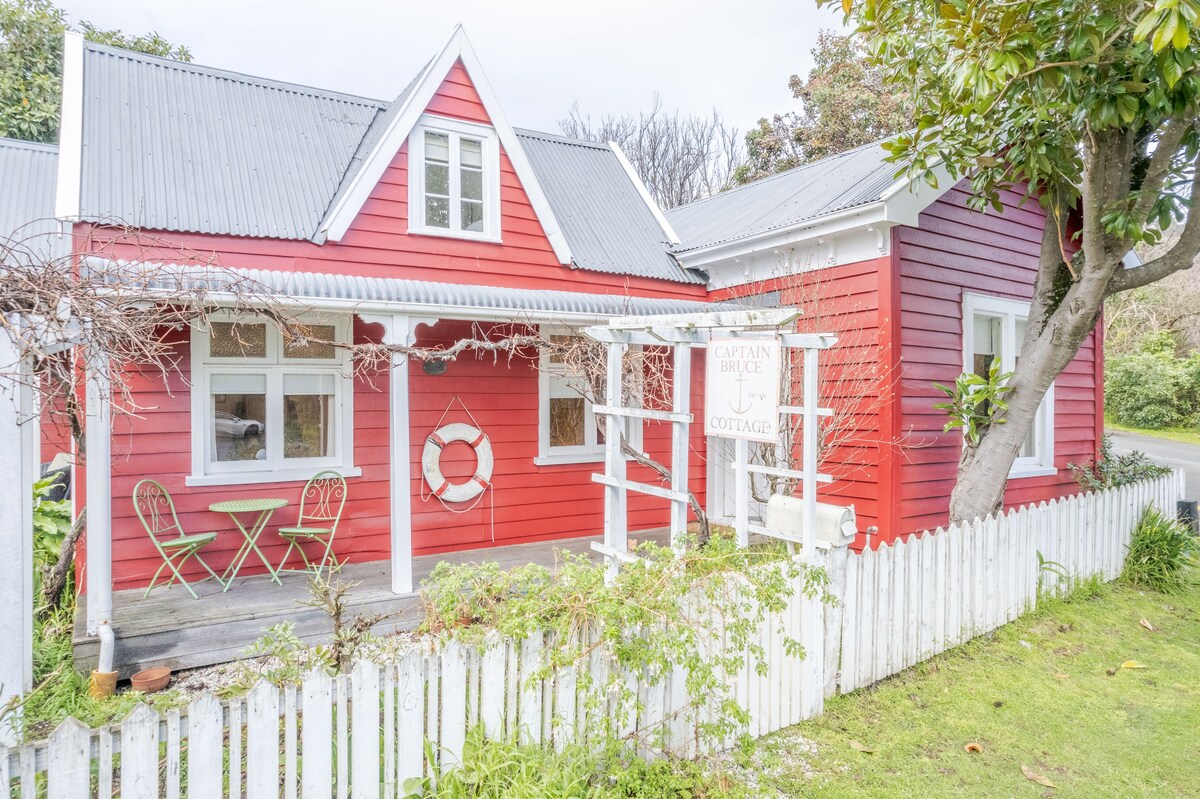 Bruce Cottage - Akaroa Holiday Home