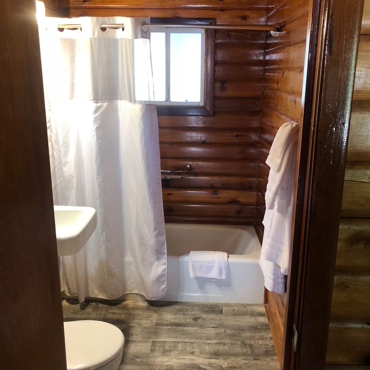 Virginia Creek Settlement - Motel Queen Room