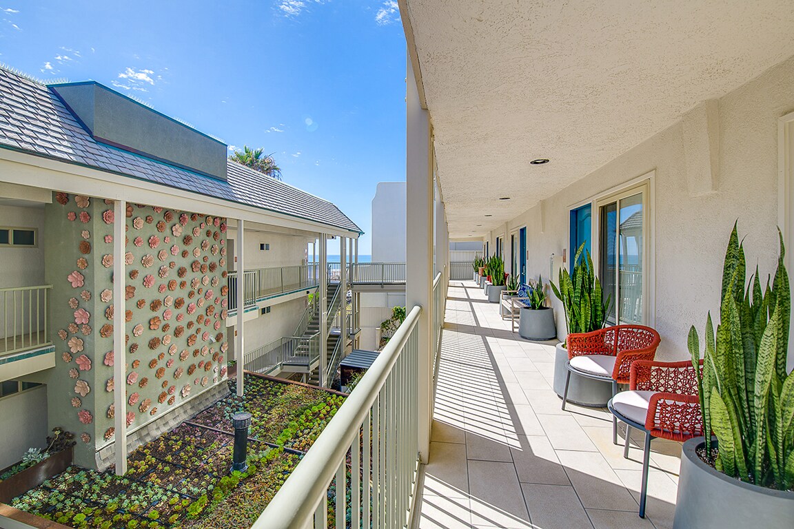 Beach Break! 3 Relaxing Units, Outdoor Pool!