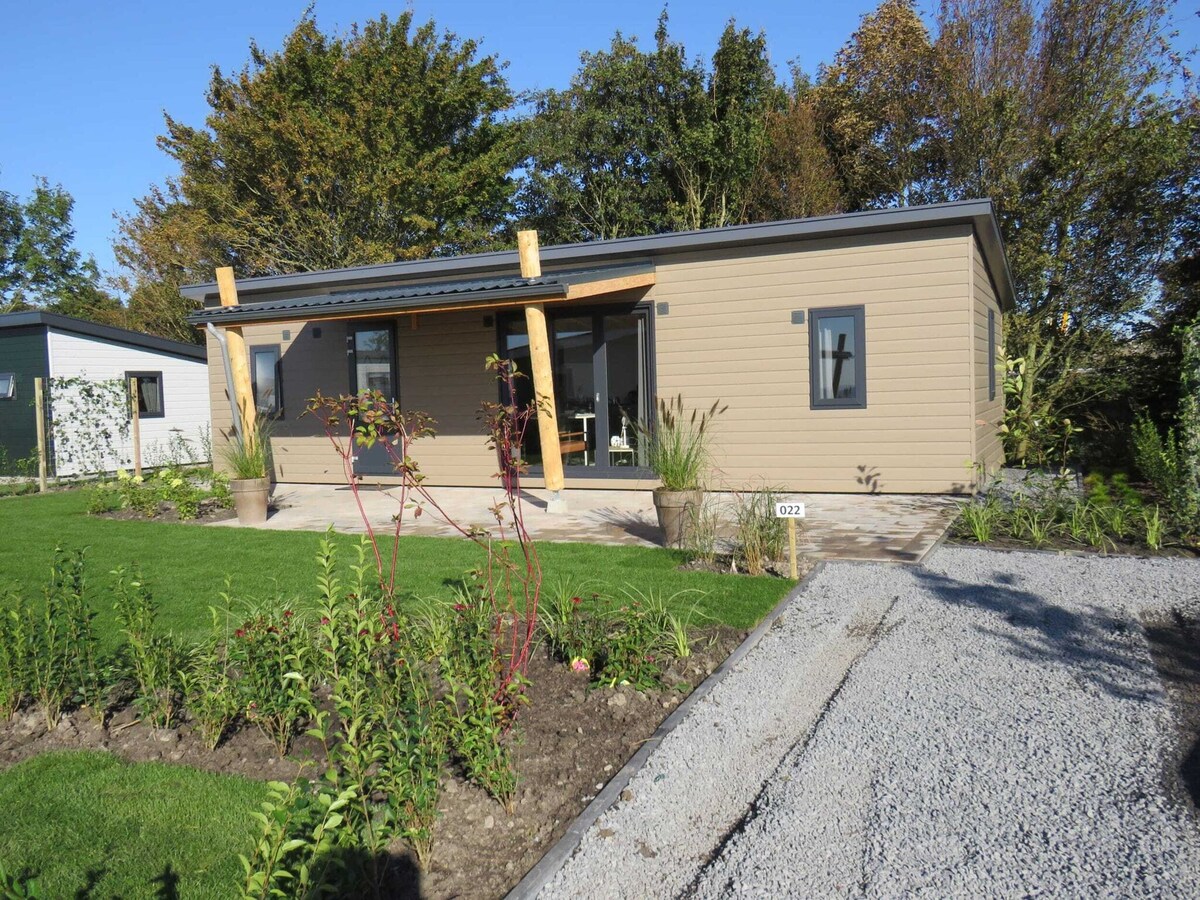 Modern chalet with dishwasher on the Markermeer