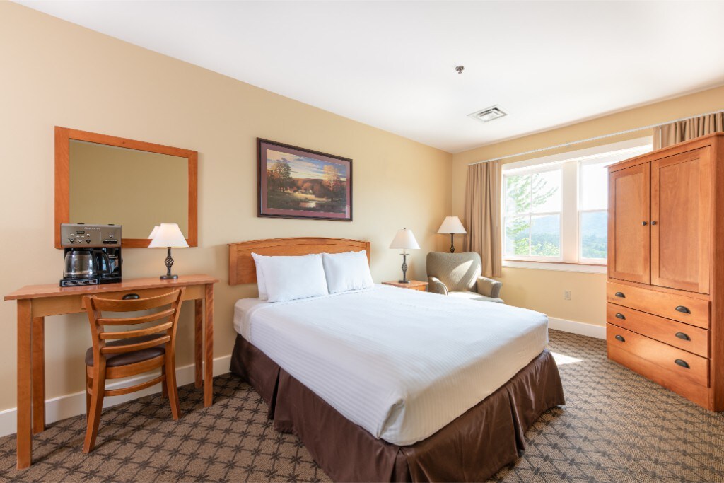 Okemo | Charming Room & Amenities Nearby | Pools