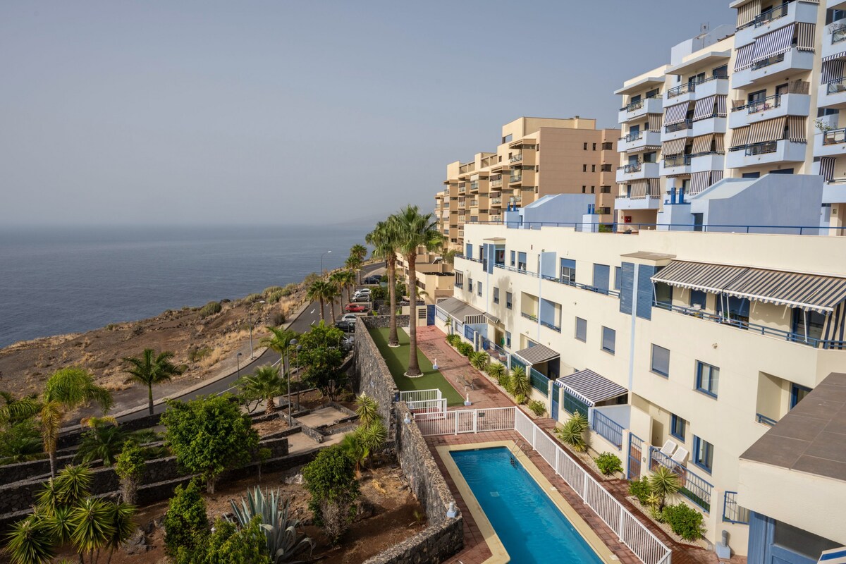 Bellavista Apartament ，泳池和海景