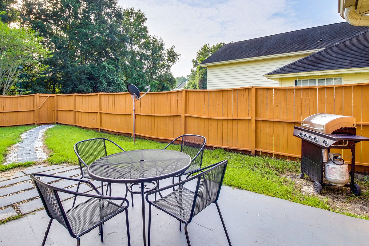 Soothing Savannah Townhome with Patio!