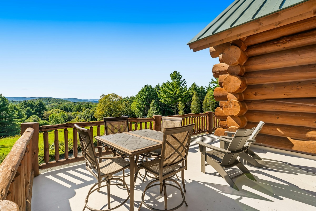 4BR acreage with game tables, hot tub, & fireplace