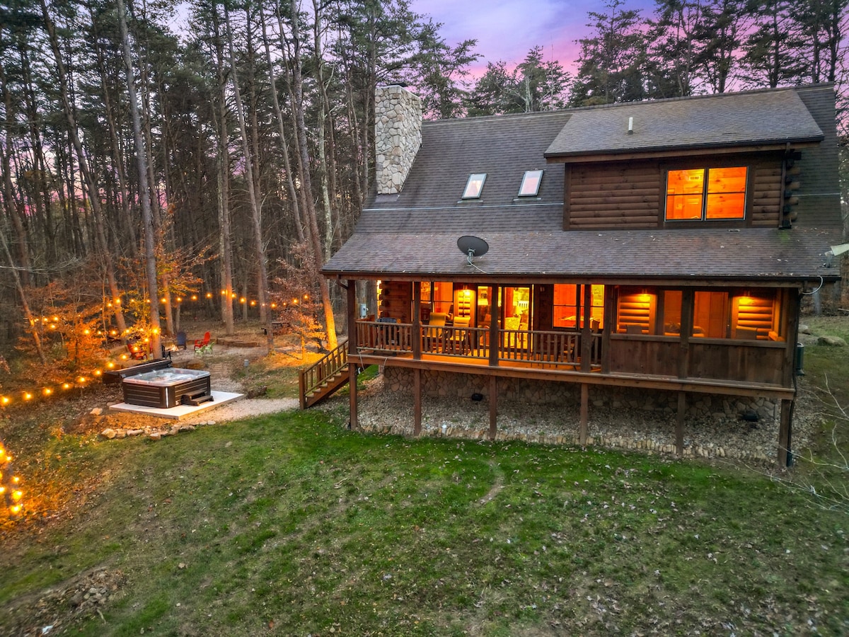 Hemlock Hollow - Luxury Cabin