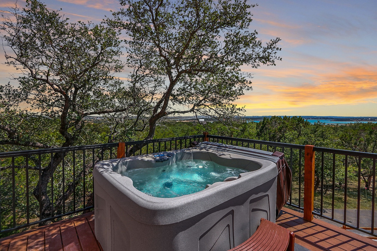 Scenic Treehouse I Hot tub, lake views, Dog