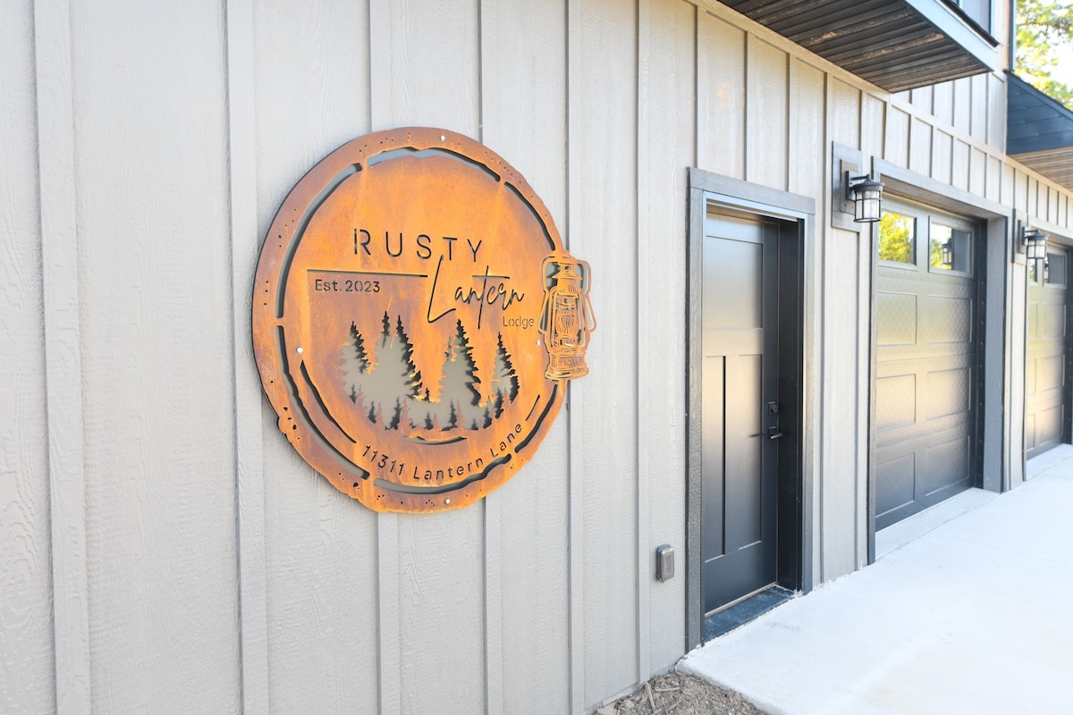Rusty Lantern Lodge