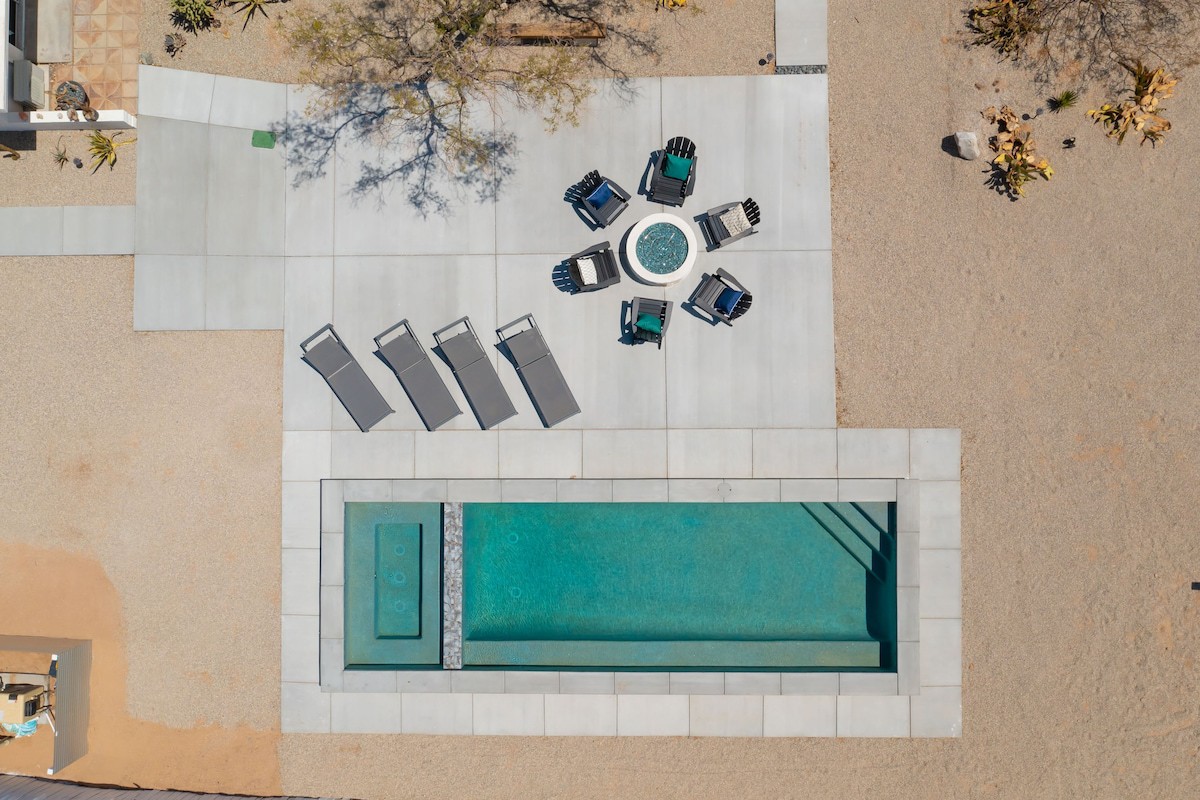 Spa House ~ Pool ~ Remote ~Joshua Tree Adjacent