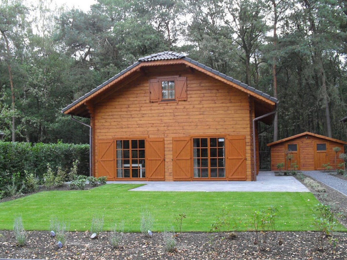 位于Achterhoek的木制度假木屋