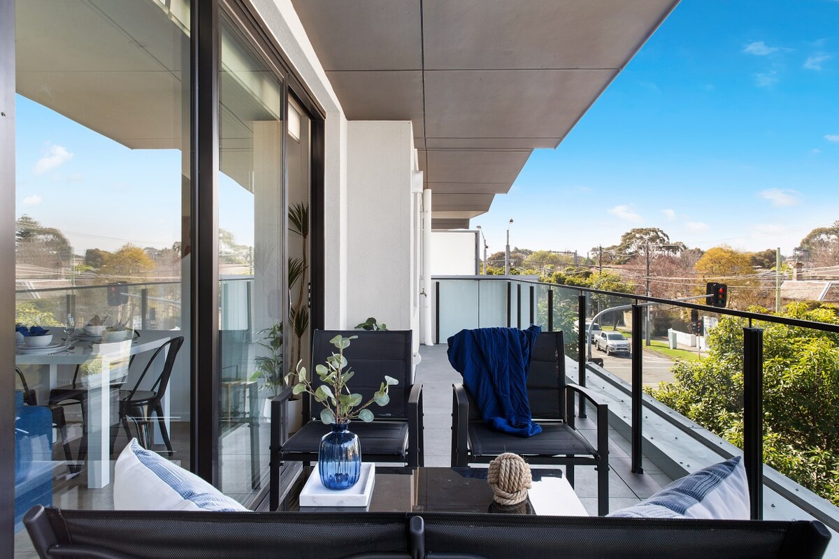 Caulfield Elegance: Chic Abode