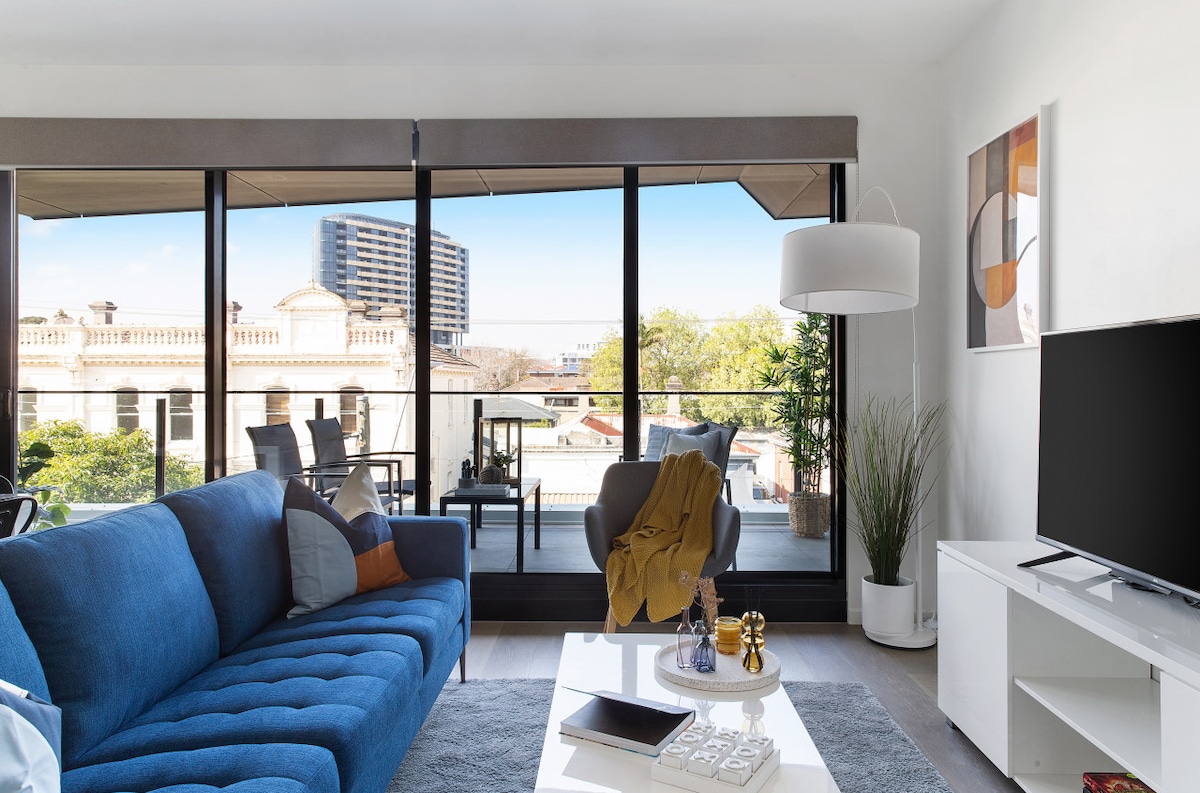 Caulfield Elegance: Chic Abode