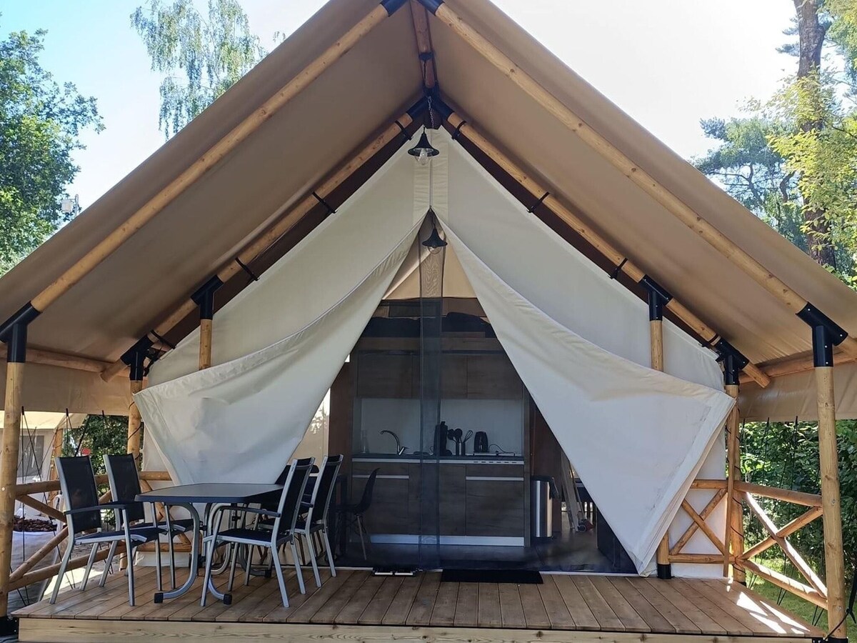 Comfortable tent with veranda, 20 km from Utrecht