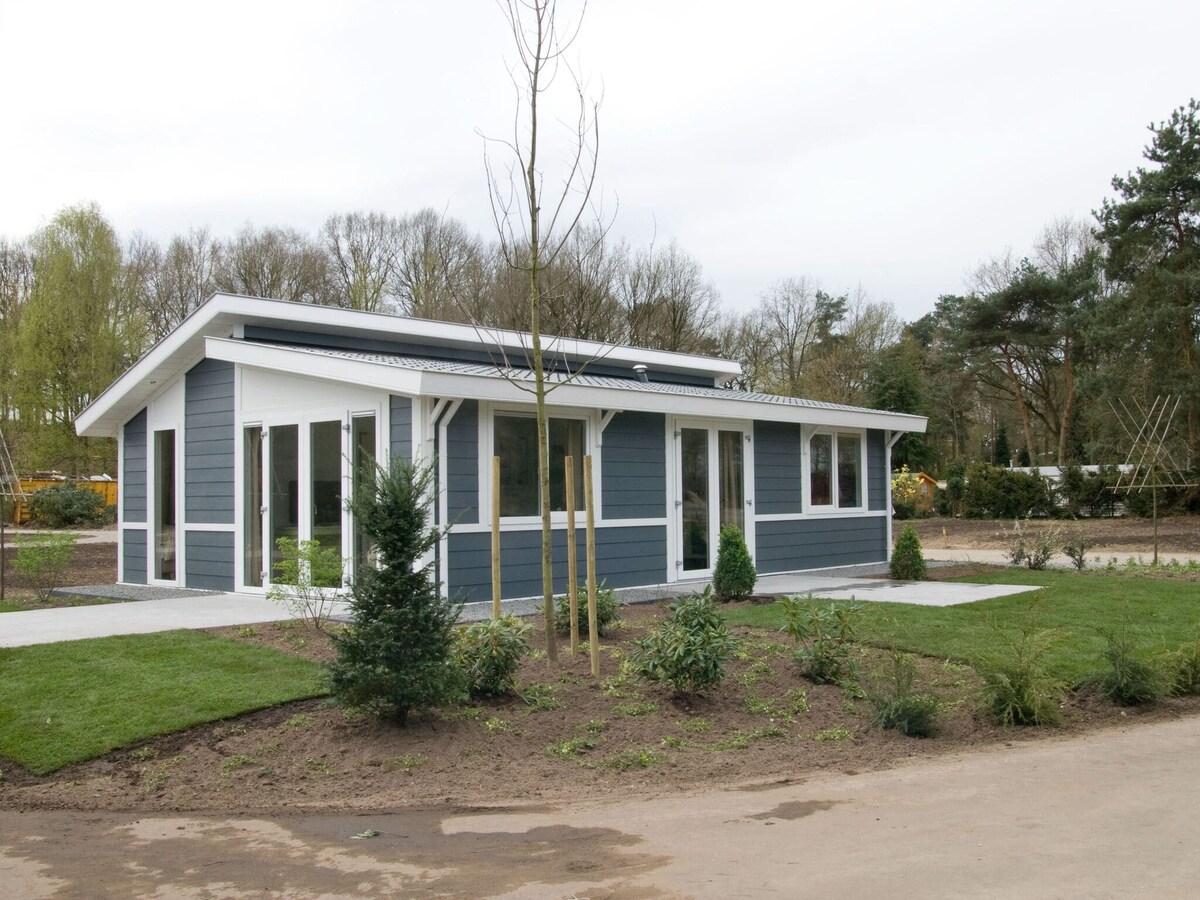 Modern chalet with dishwasher, near nature reserve