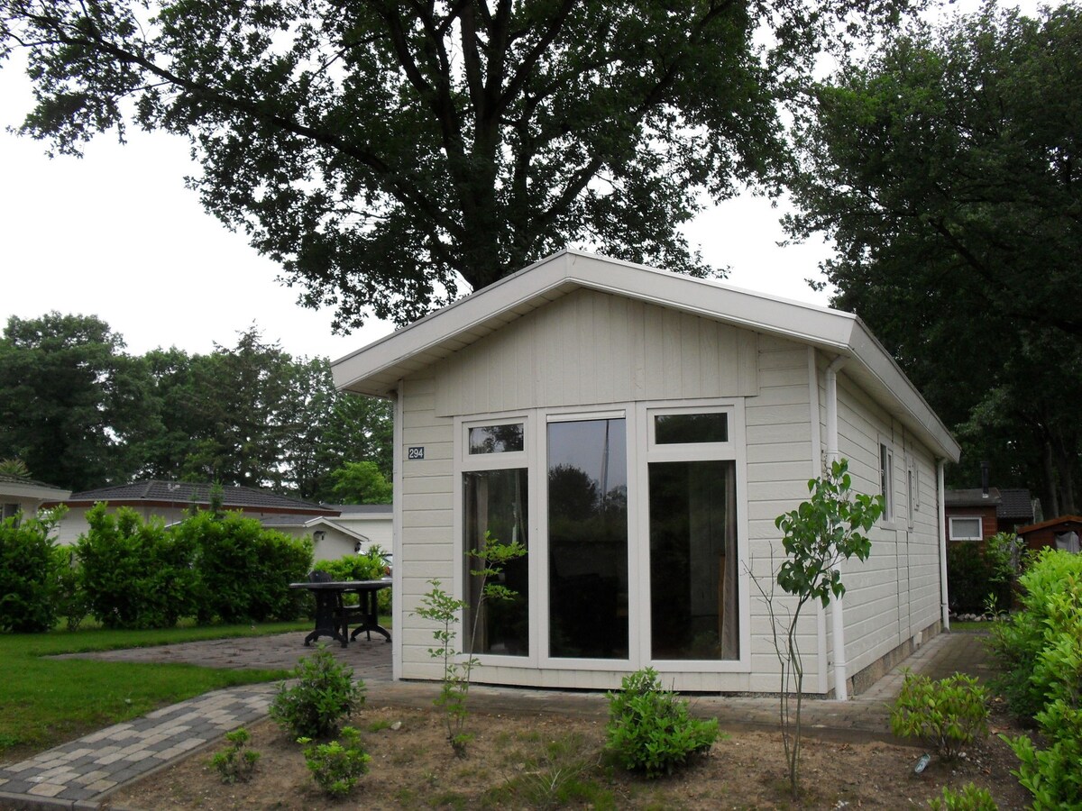 Detached chalet with garden and WiFi in Limburg