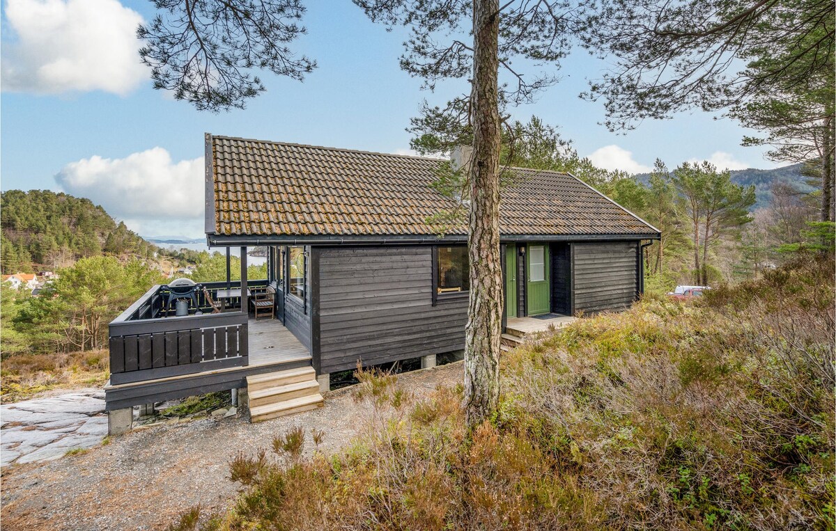 Nice home in Valevåg with Sauna and 2 Bedrooms