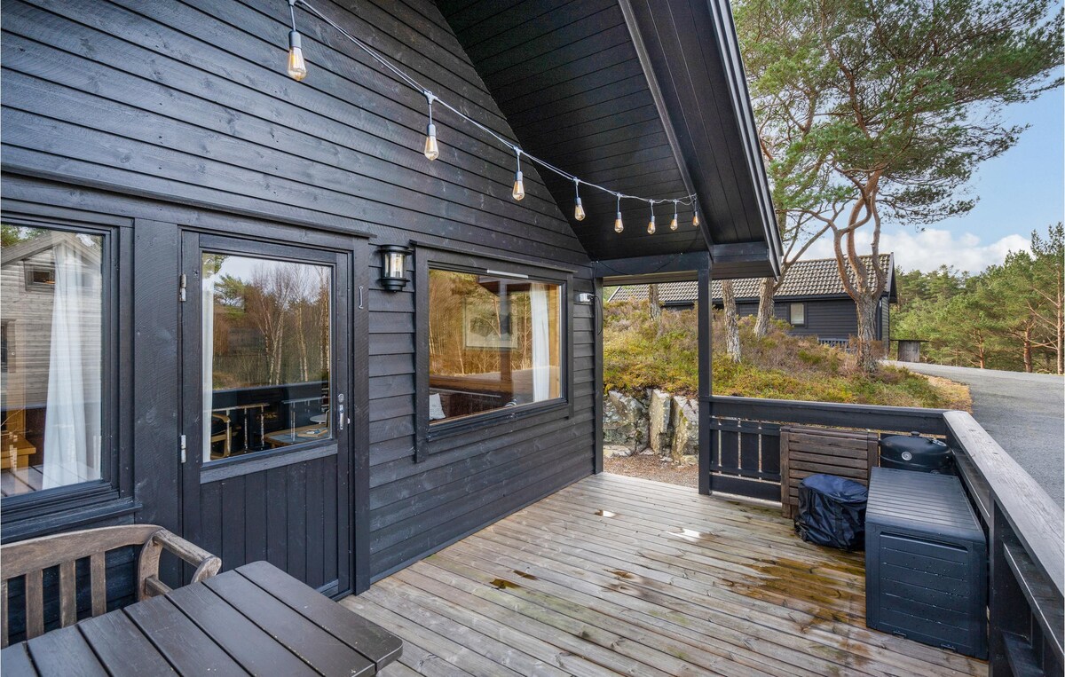 Nice home in Valevåg with Sauna and 2 Bedrooms