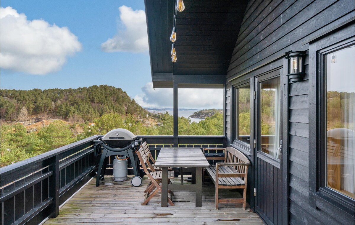 Nice home in Valevåg with Sauna and 2 Bedrooms