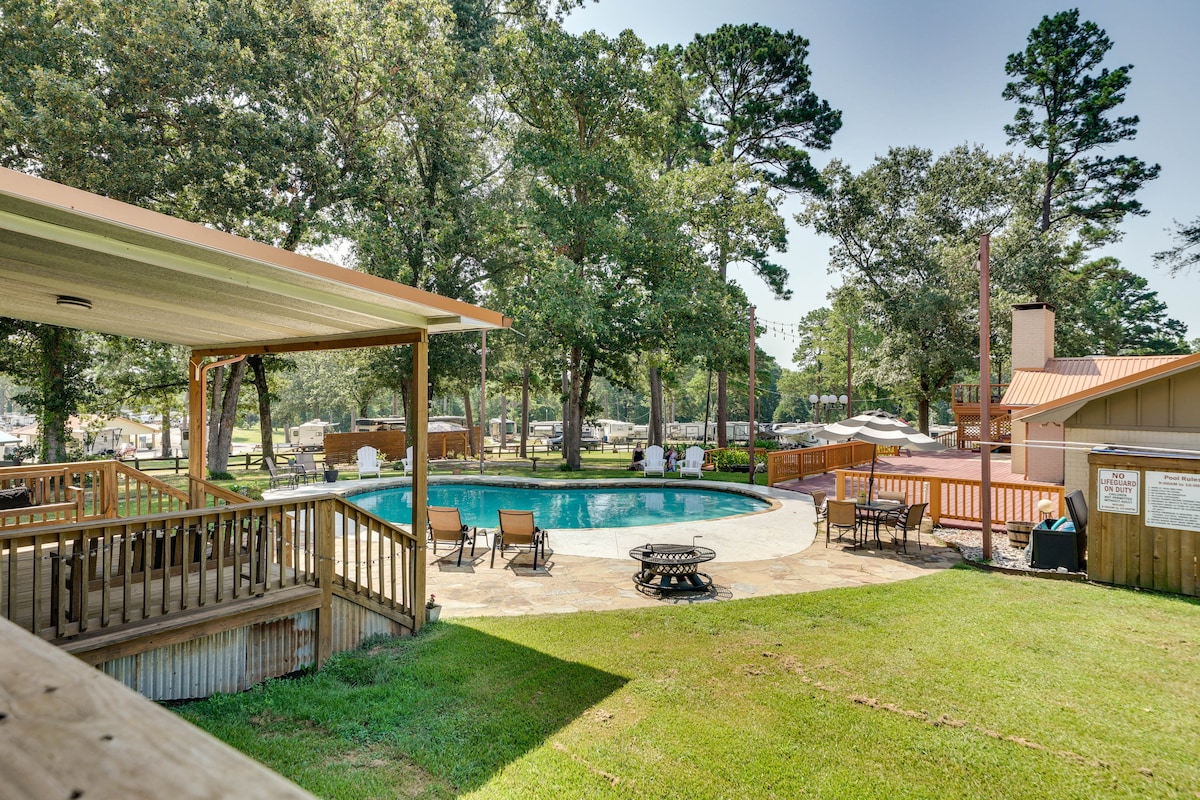 Charming Texarkana Home: Lake & Pool Access!