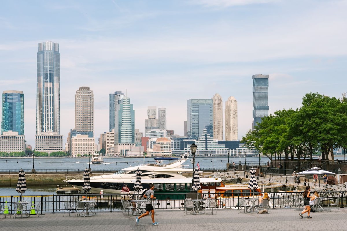 Sonder Battery Park | Queen Studio