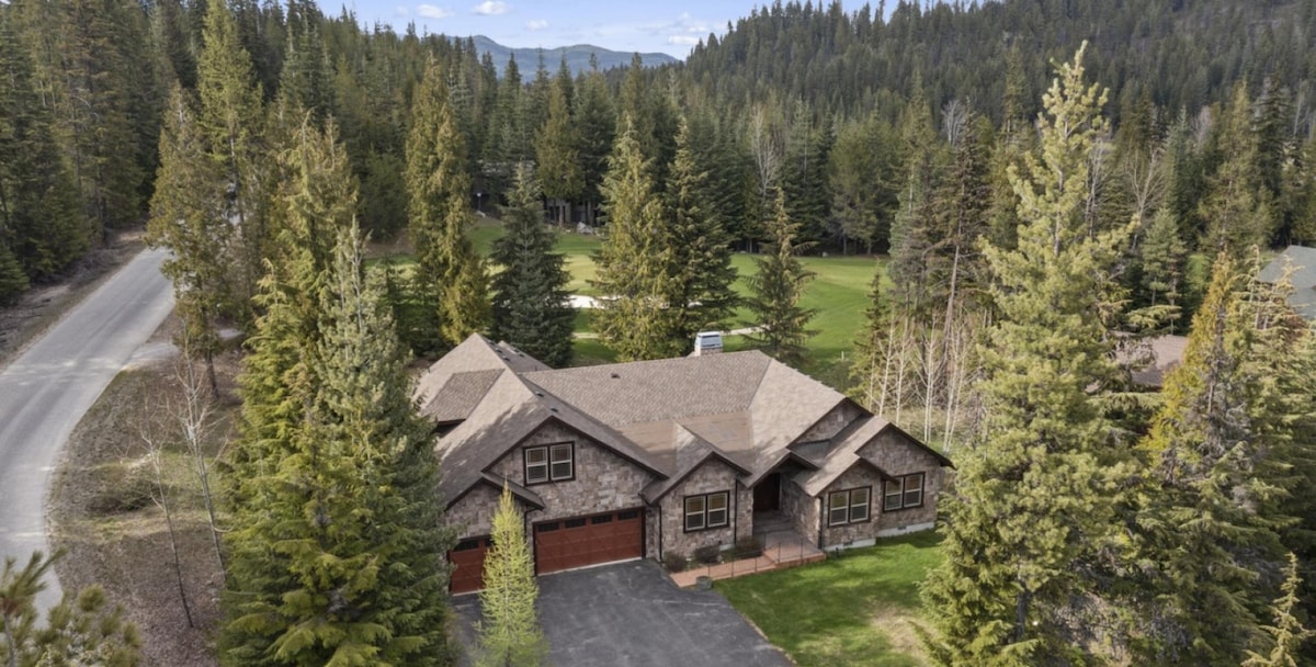 Beautiful Priest Lake Home on the Golf Course