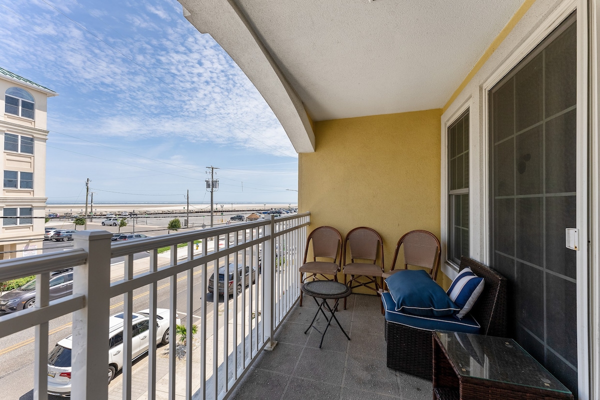 NW Vacation Rental Condo w/ Pool & Ocean Views