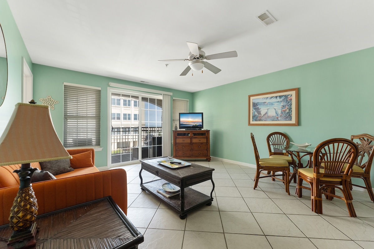 NW Vacation Rental Condo w/ Pool & Ocean Views