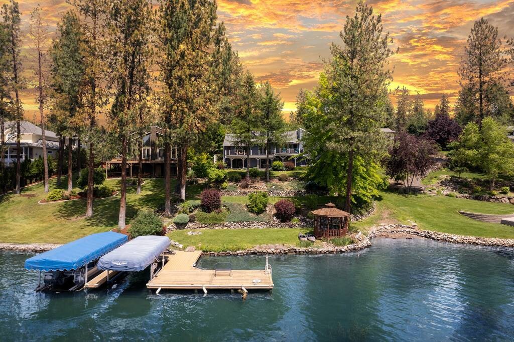 Luxe Lake Home  Reflect, Recharge, and Reconnect