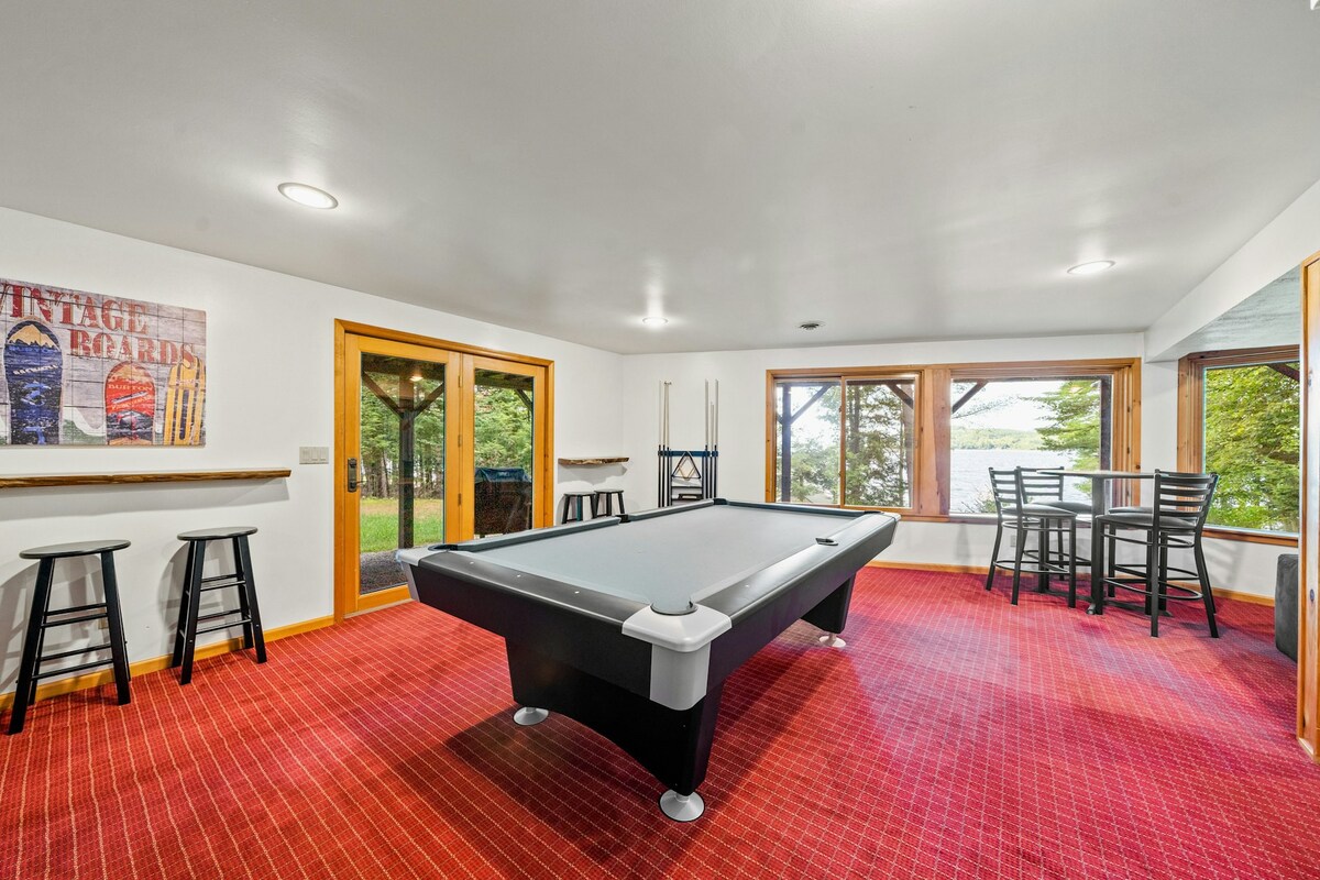 3BR Lakefront | Private Beach | Game Room | Deck
