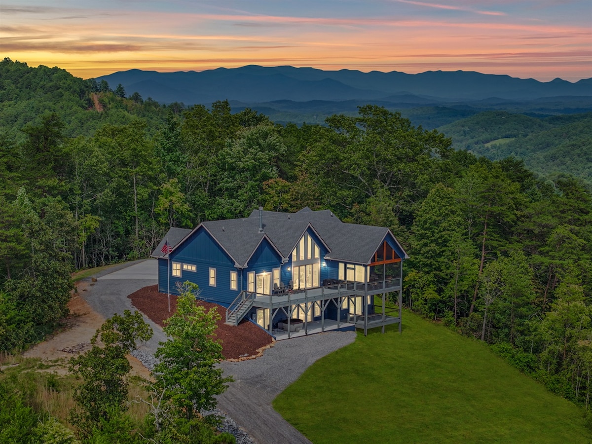 Luxury Cabin with Hot Tub & Game Room