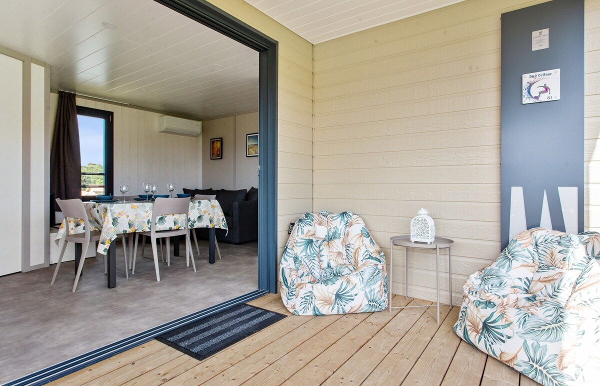 Cottage with patio and garden in Saubrigues