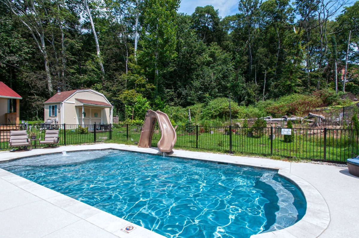 NEW Secluded Pool Home 20 Mins to DWTN!