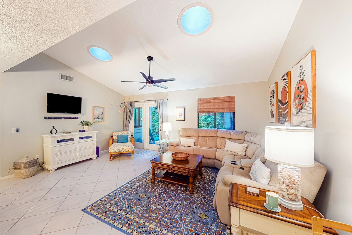 3BR with pool, clubhouse, tennis, & beach access