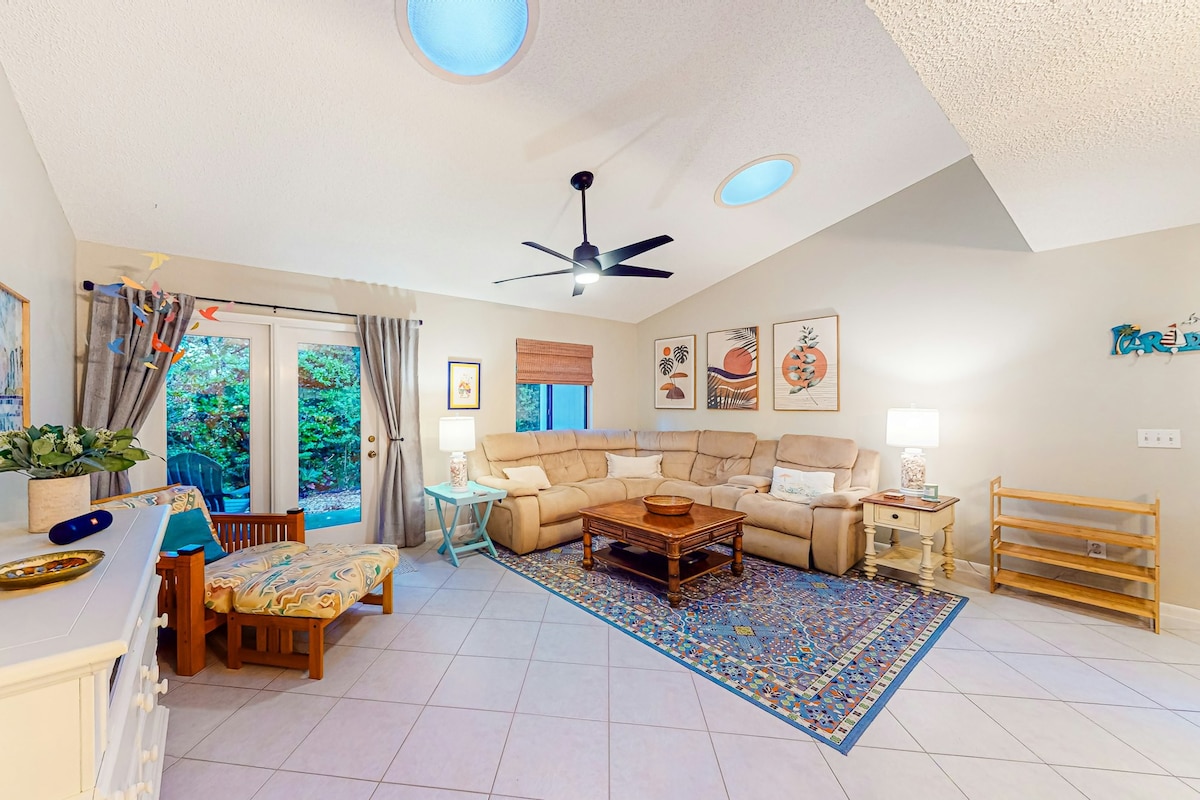 3BR with pool, clubhouse, tennis, & beach access