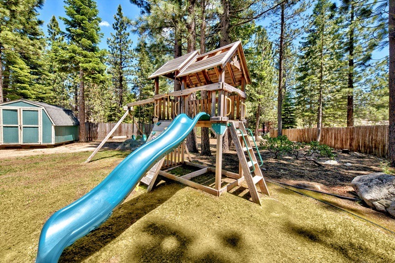 Lake Tahoe spacious Retreat with fun yard mv19