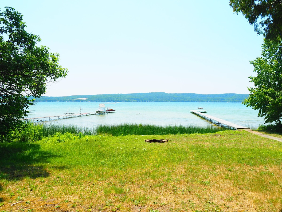 Cavalier Cottage - Private Lakefront w/ Kayaks!