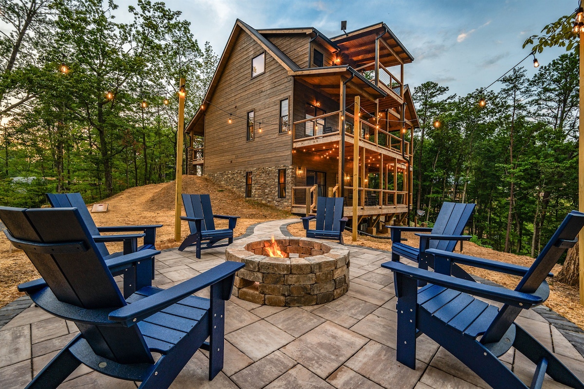 Brand New Modern Cabin | View | Fire Pit | Hot Tub