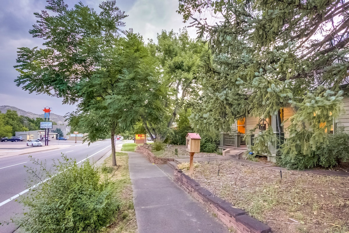 Golden Home With Yard  & Mountain Views