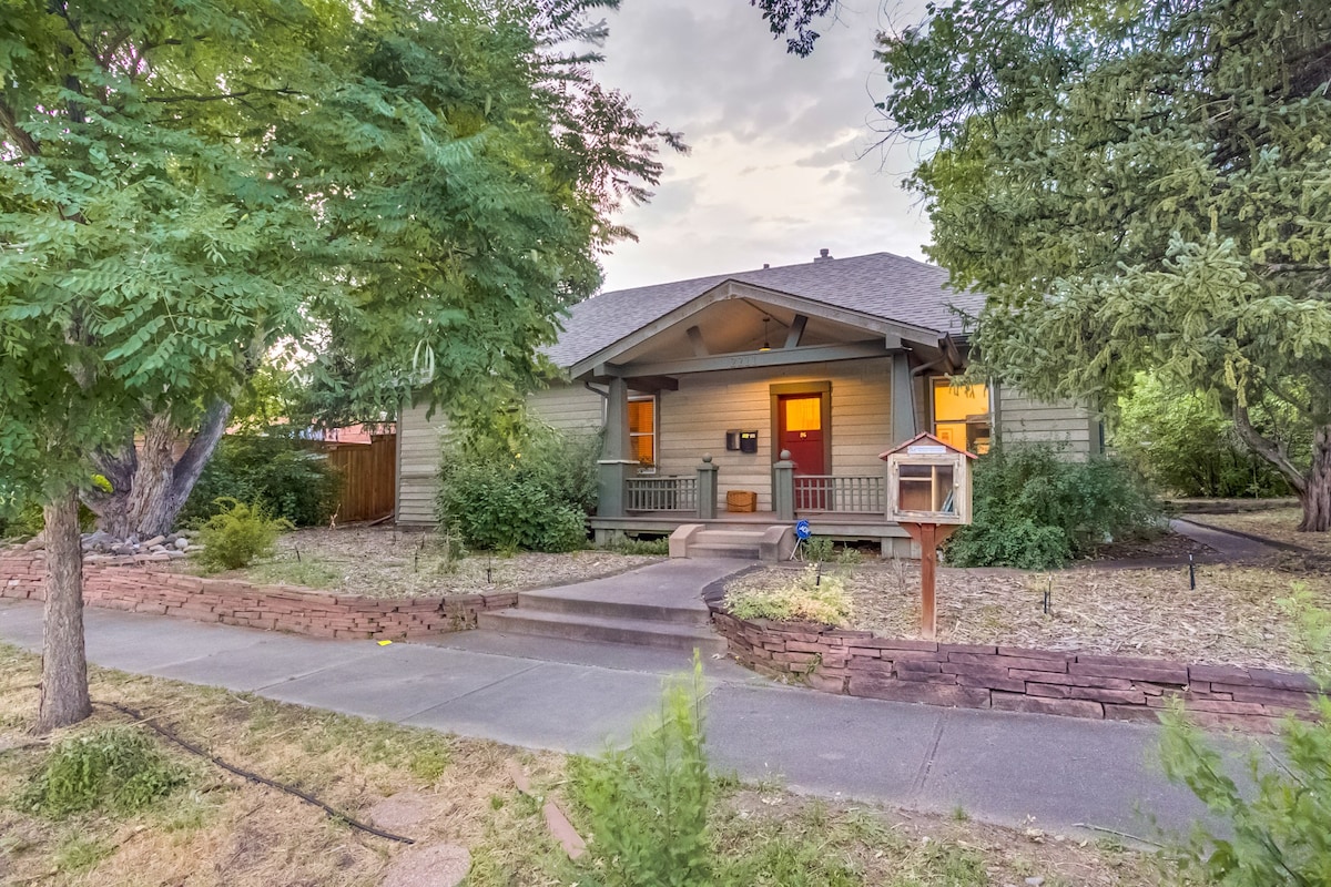 Golden Home With Yard  & Mountain Views