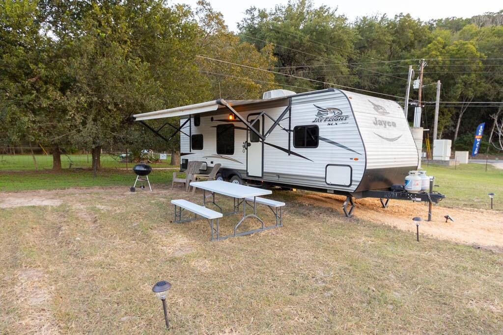 Cozy RV + Access to Guadalupe River + Pet Friendly