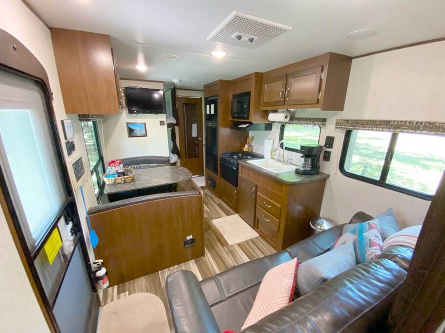 Cozy RV + Access to Guadalupe River + Pet Friendly