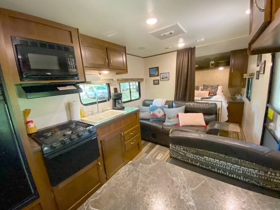 Cozy RV + Access to Guadalupe River + Pet Friendly